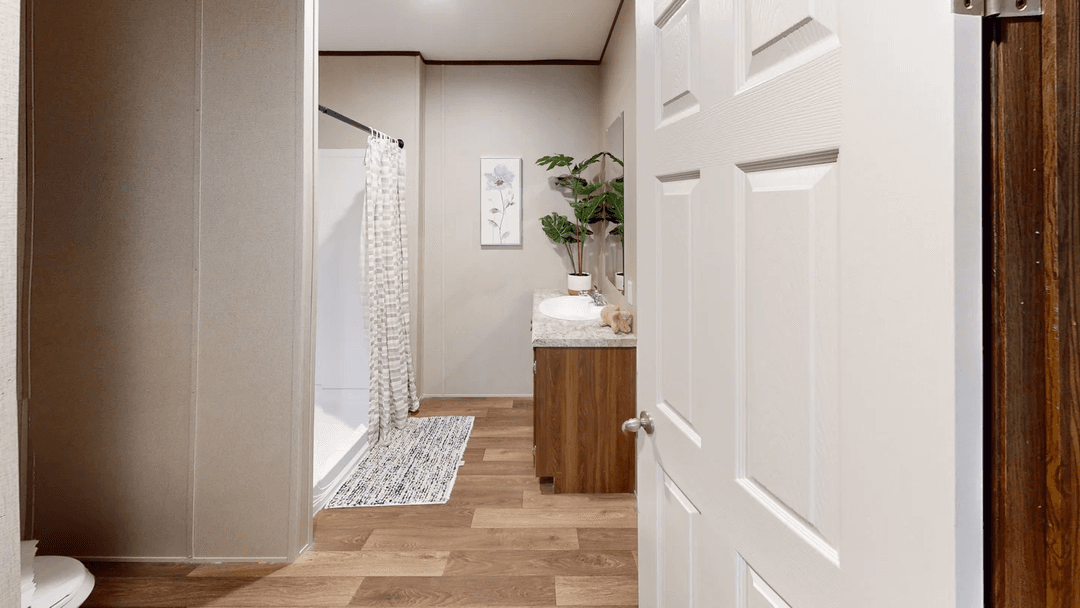 Oak  bathroom home features