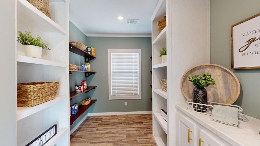 South fork interior home features