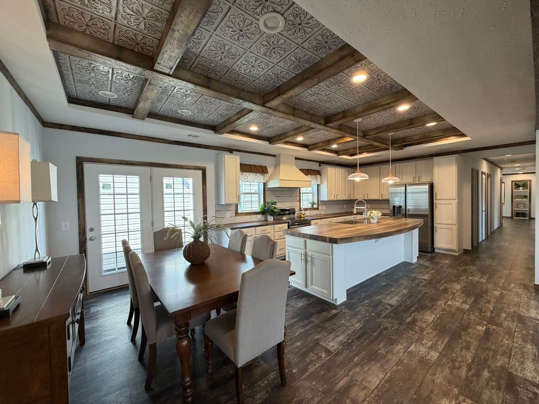 Tyra ii interior home features