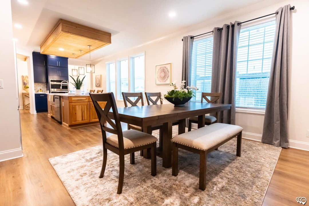 Shoreline  interior home features