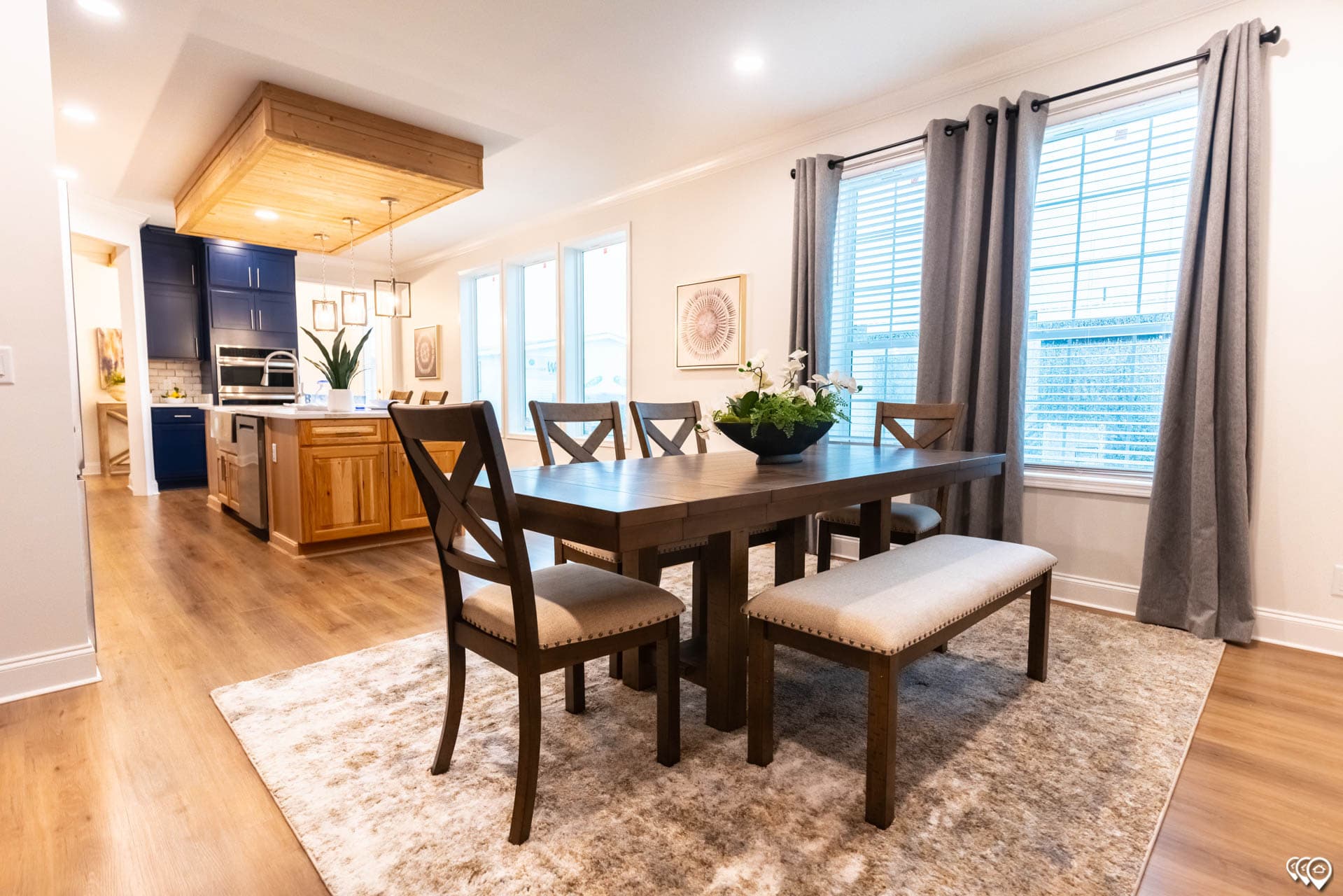 Shoreline  interior home features