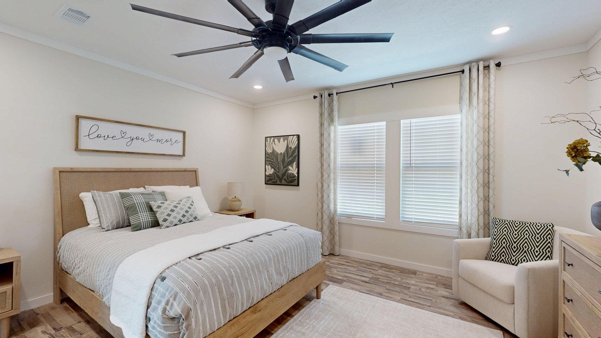 South fork bedroom home features
