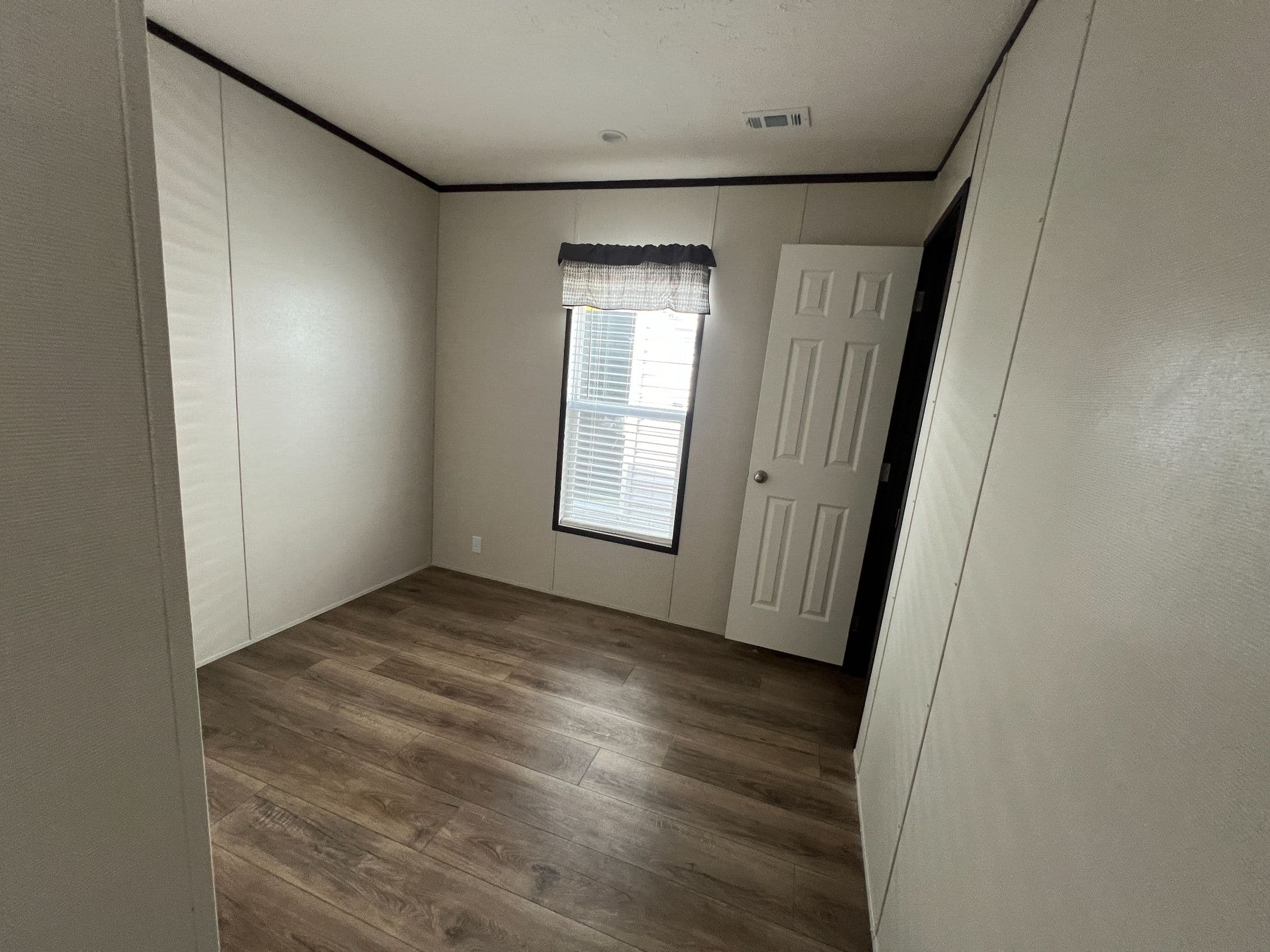 The lodge bedroom home features