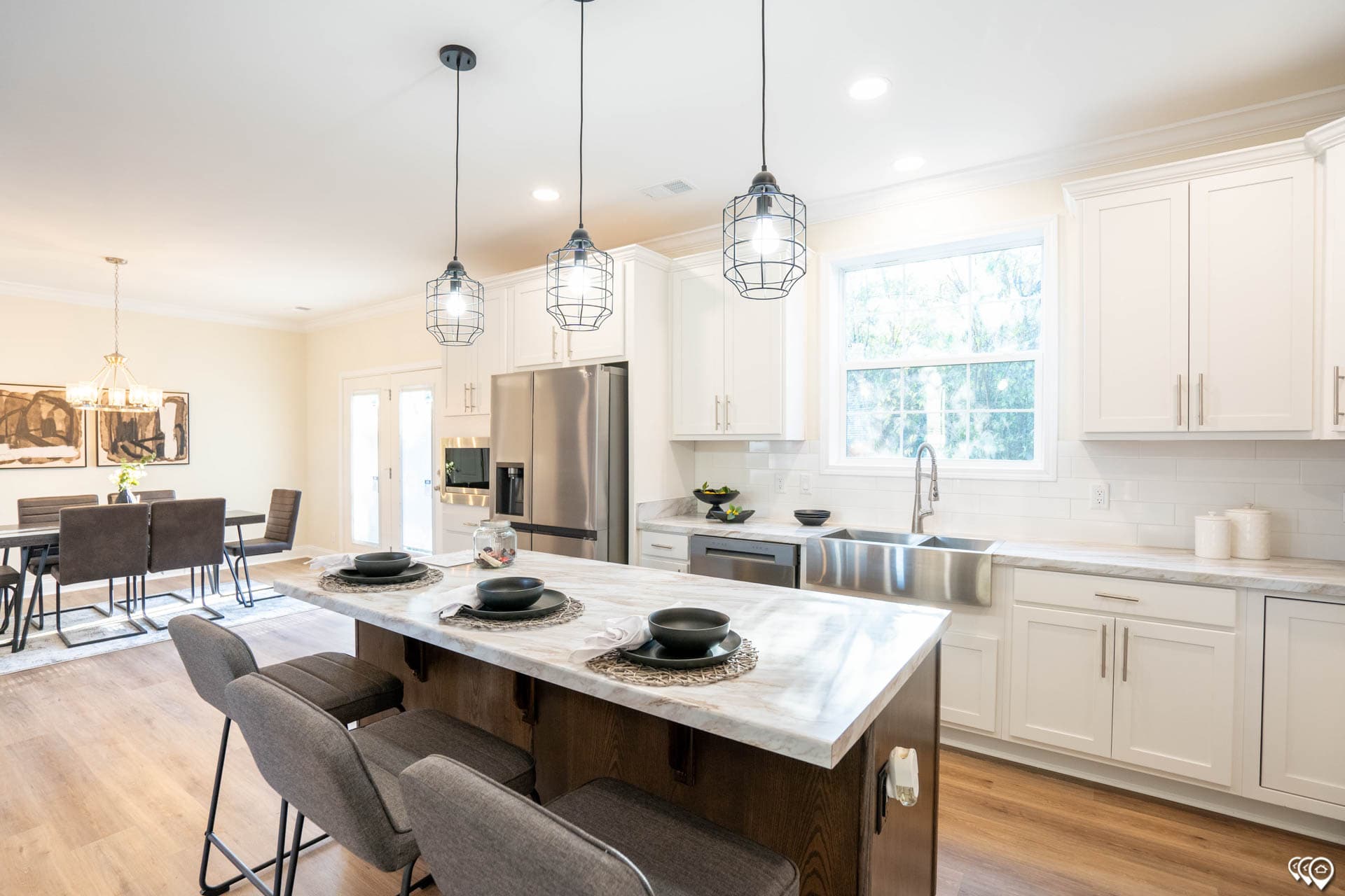 The riverview kitchen home features