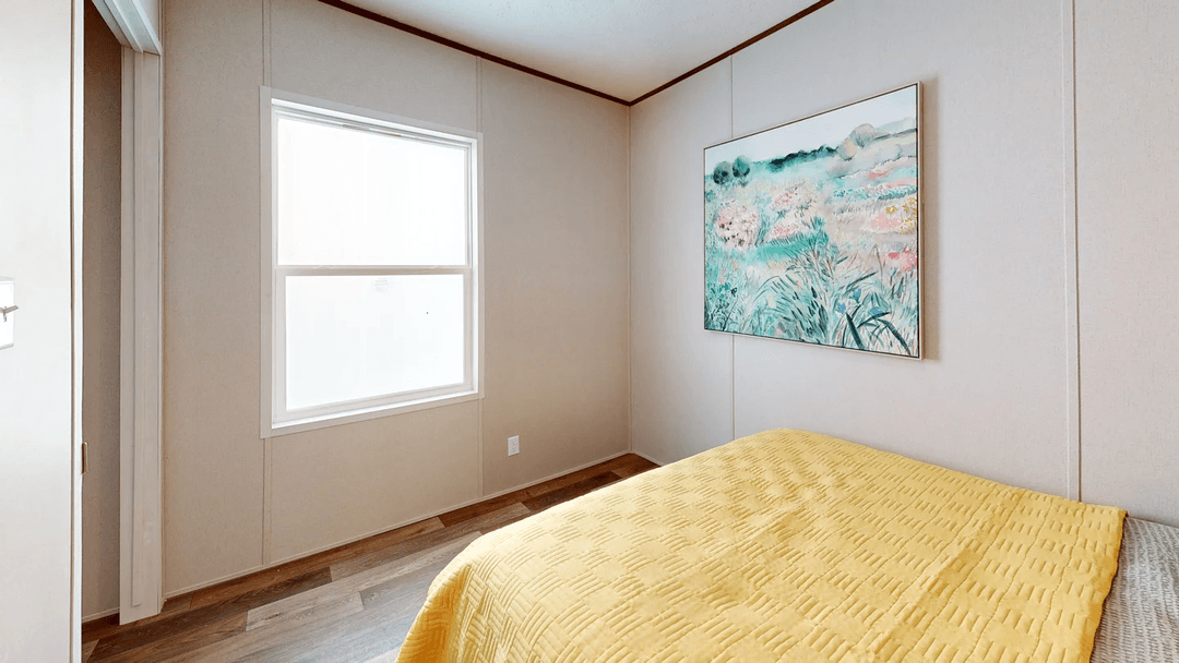 Buttercup (mini) bedroom home features