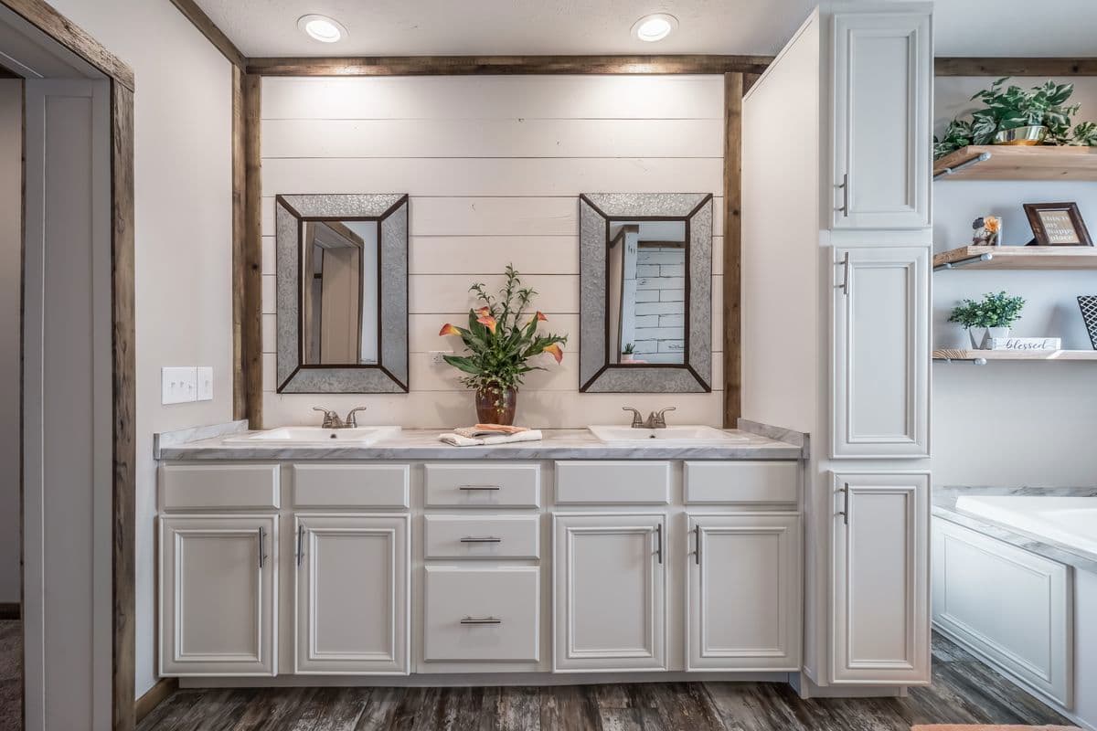 Tyra bathroom home features