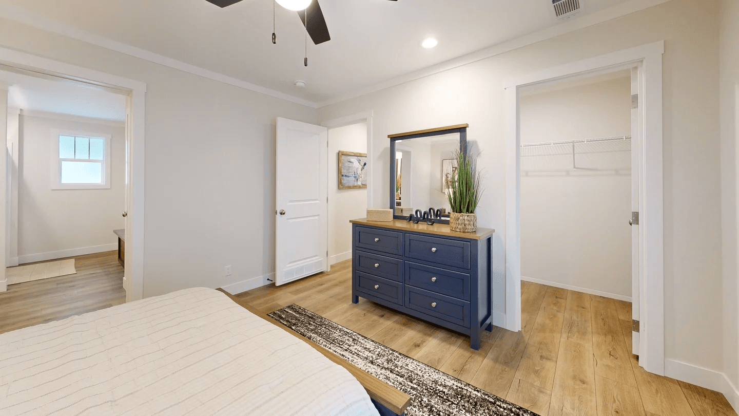 Lean on me bedroom home features