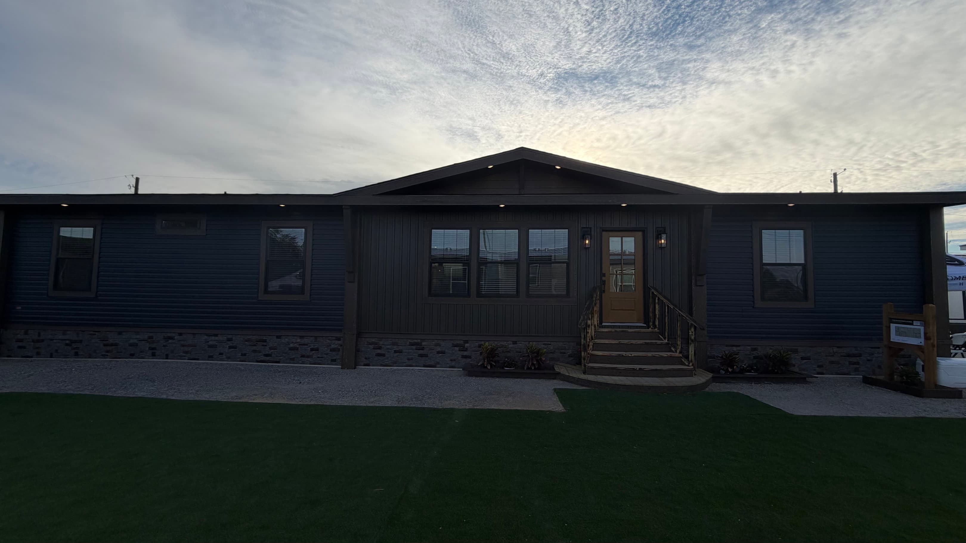 Mountain laurel exterior home features