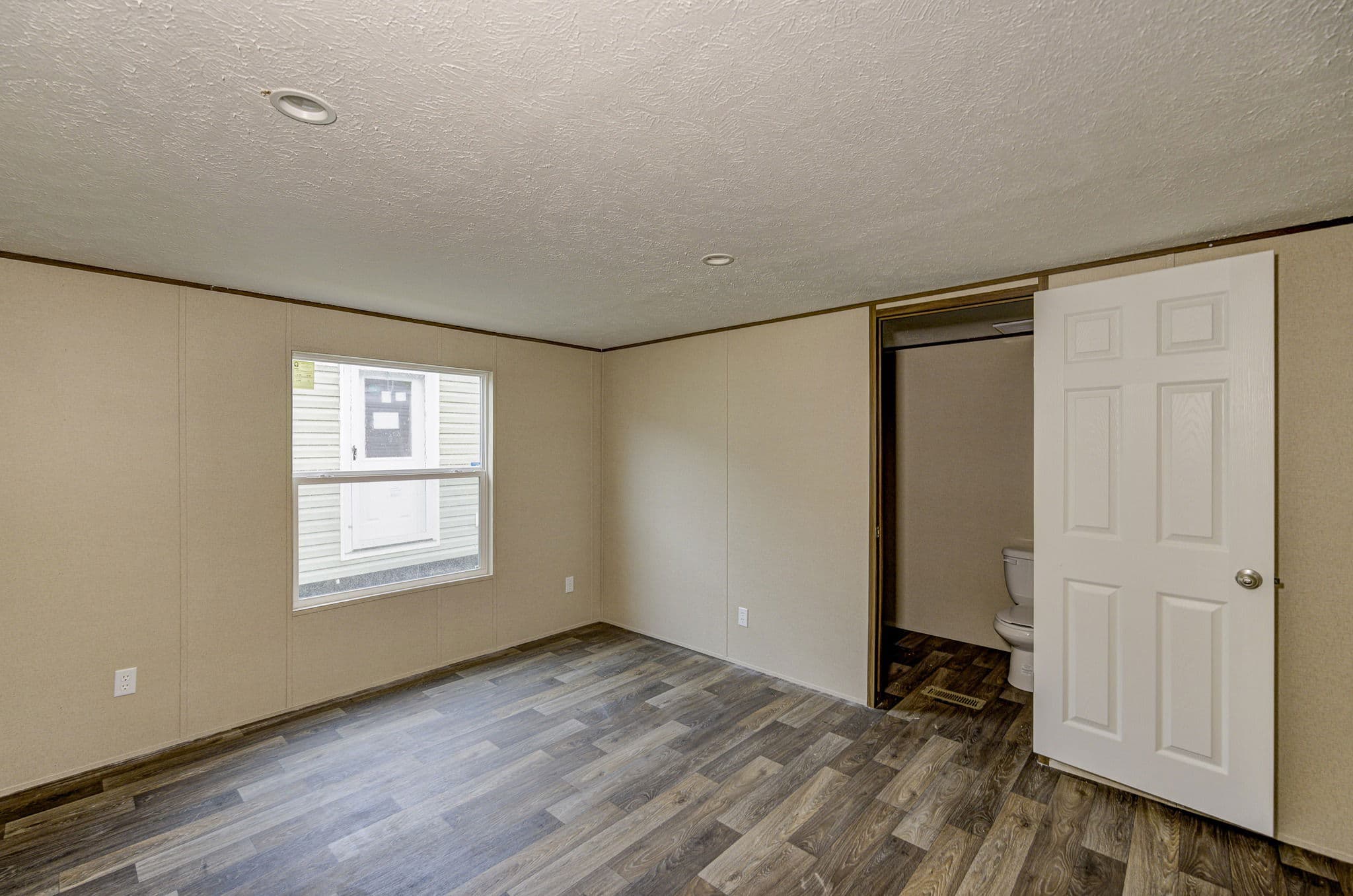 Bliss bedroom home features