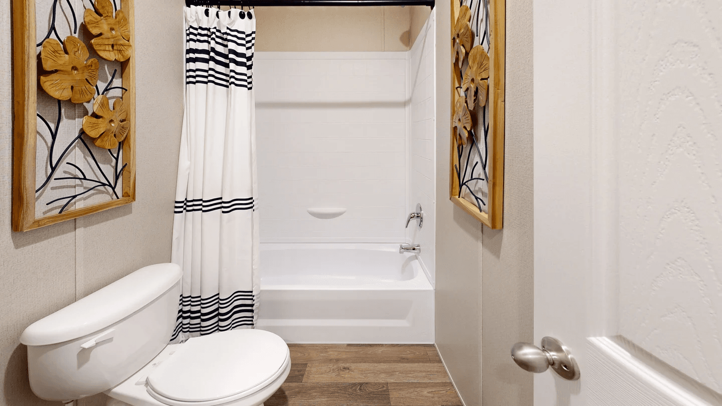 Maple bathroom home features