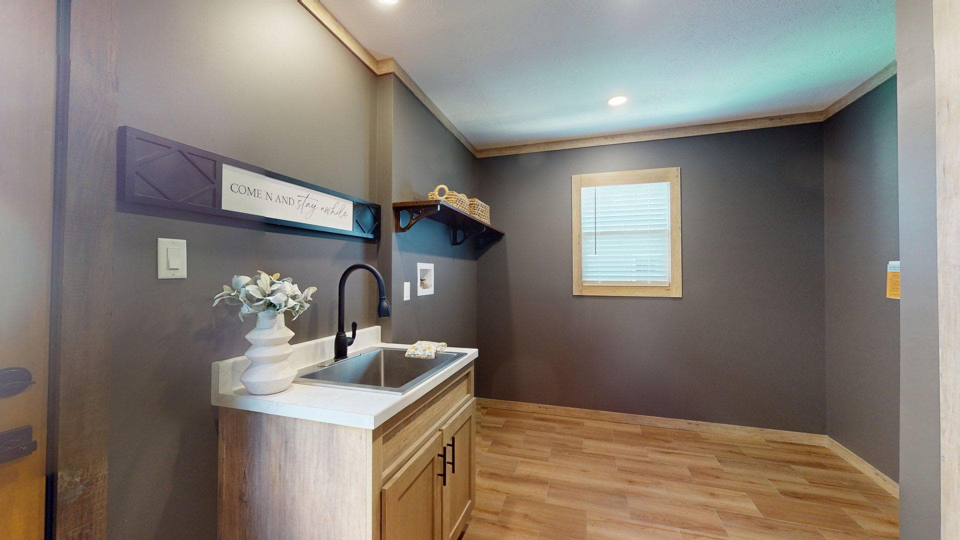Mountain laurel interior home features