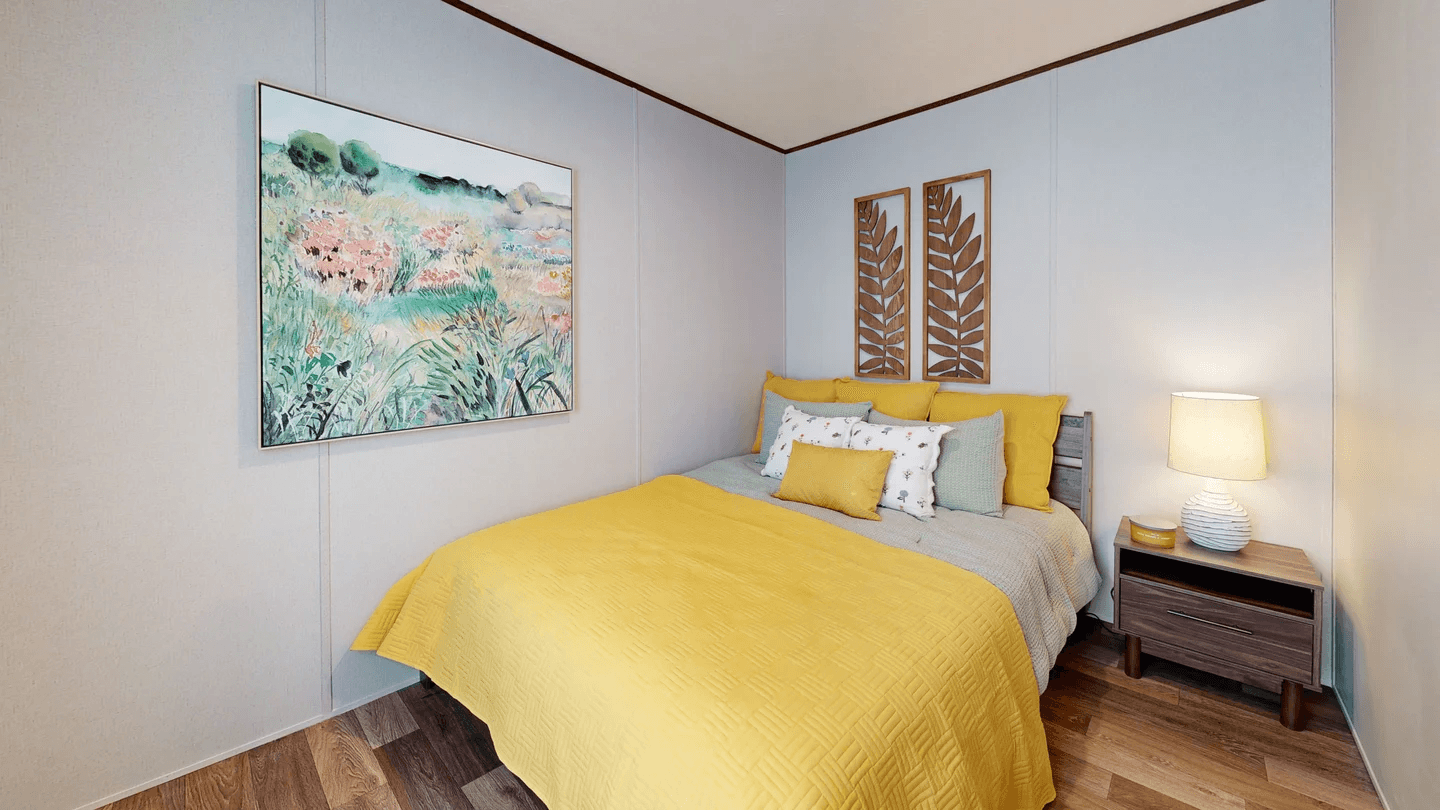 Buttercup (mini) bedroom home features