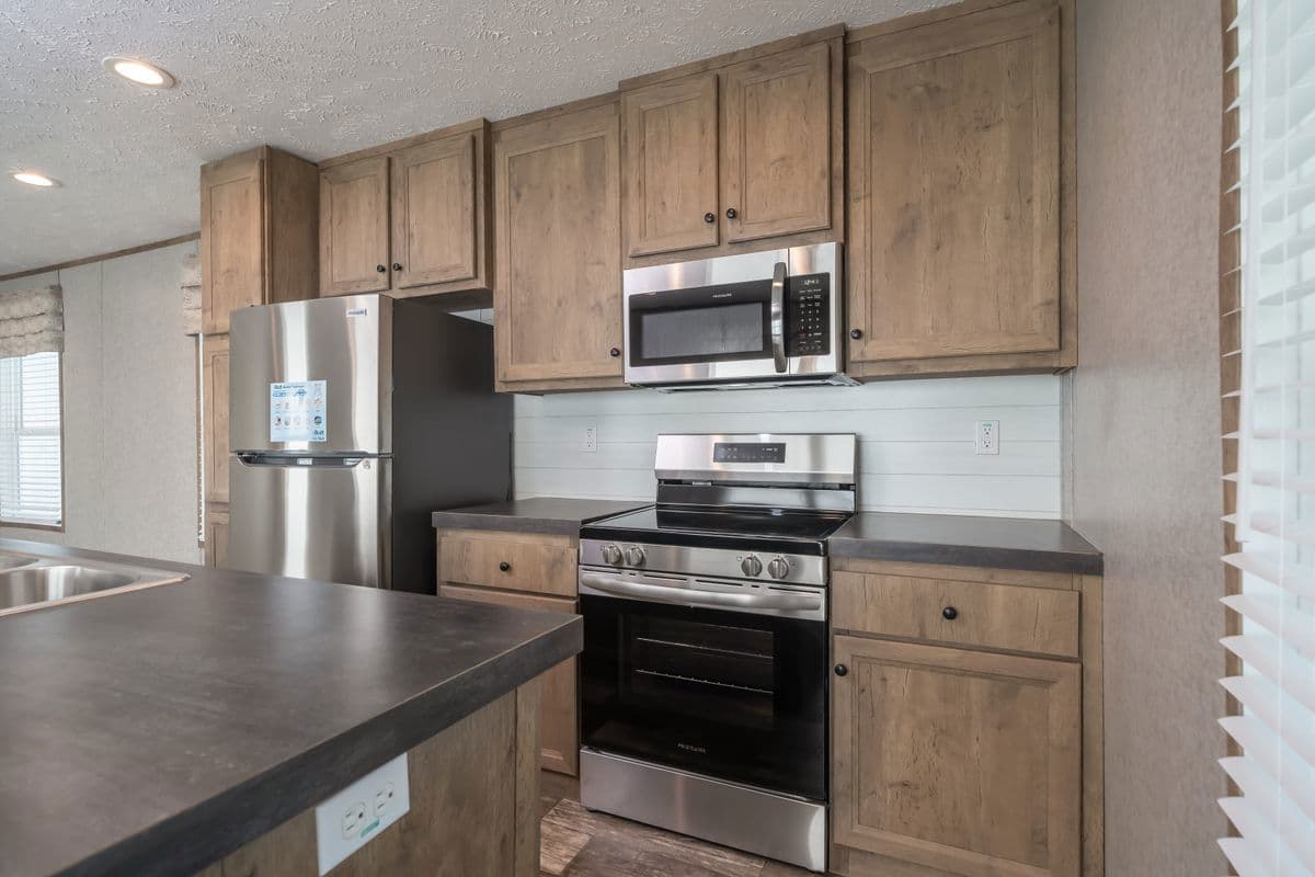 Lakeside cottage kitchen home features