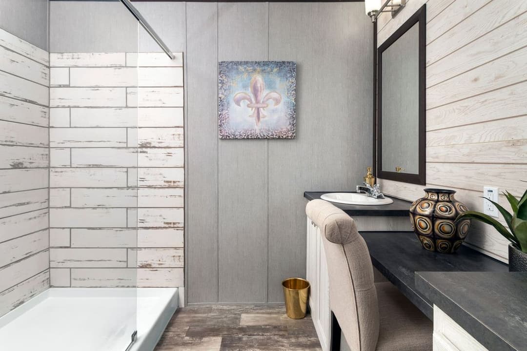 The seaside 1290 bathroom home features