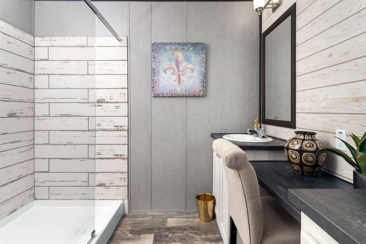 The seaside 1290 bathroom home features