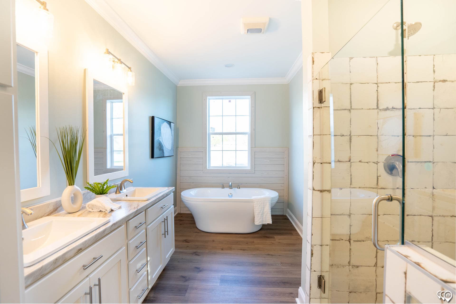 The riverview bathroom home features