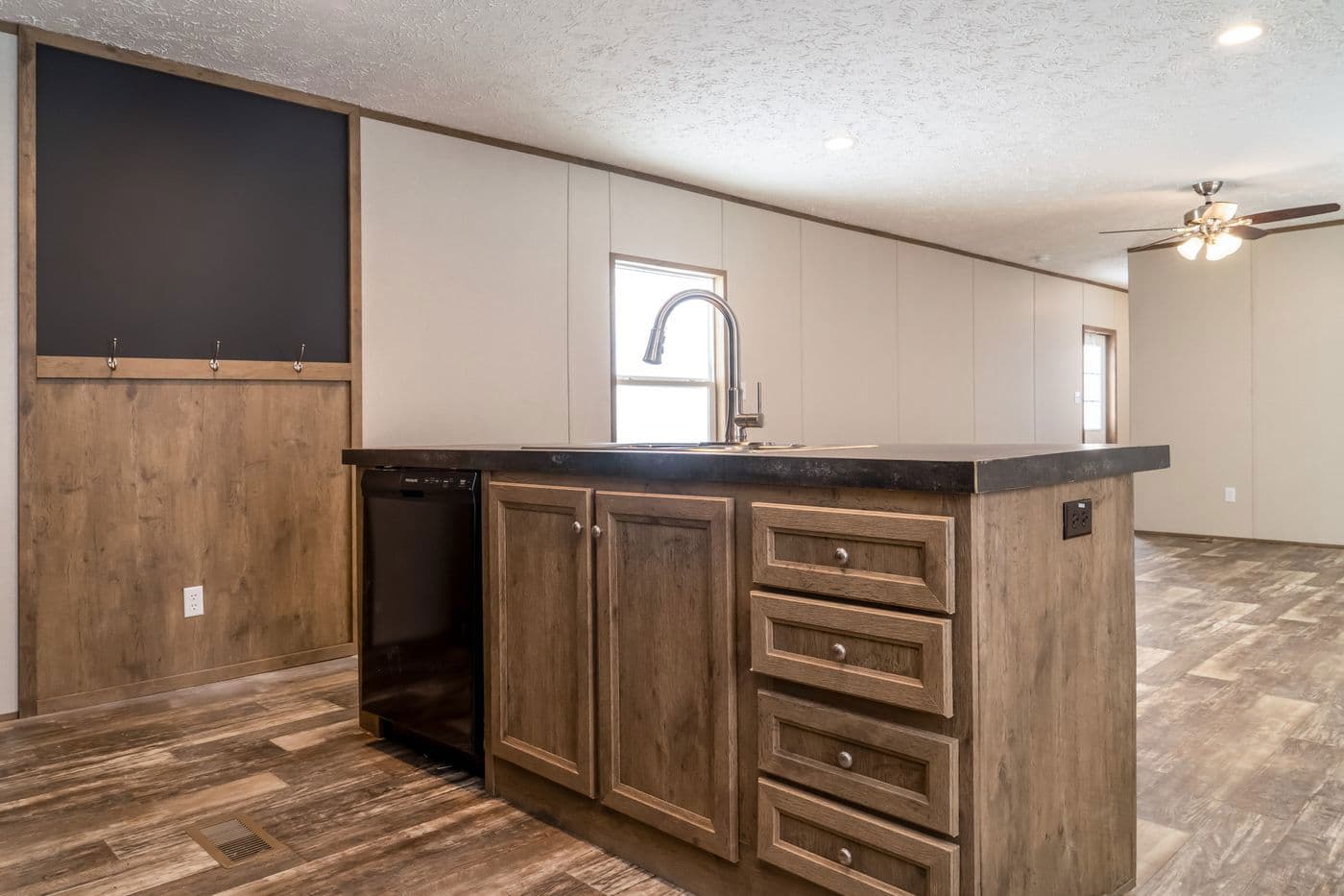 The breeze kitchen home features