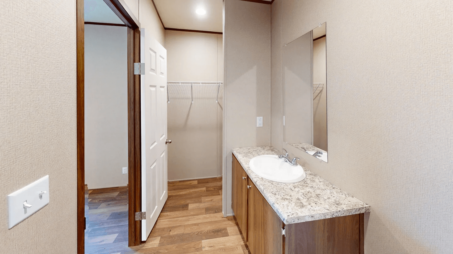 Hickory (wind zone 2) bathroom home features