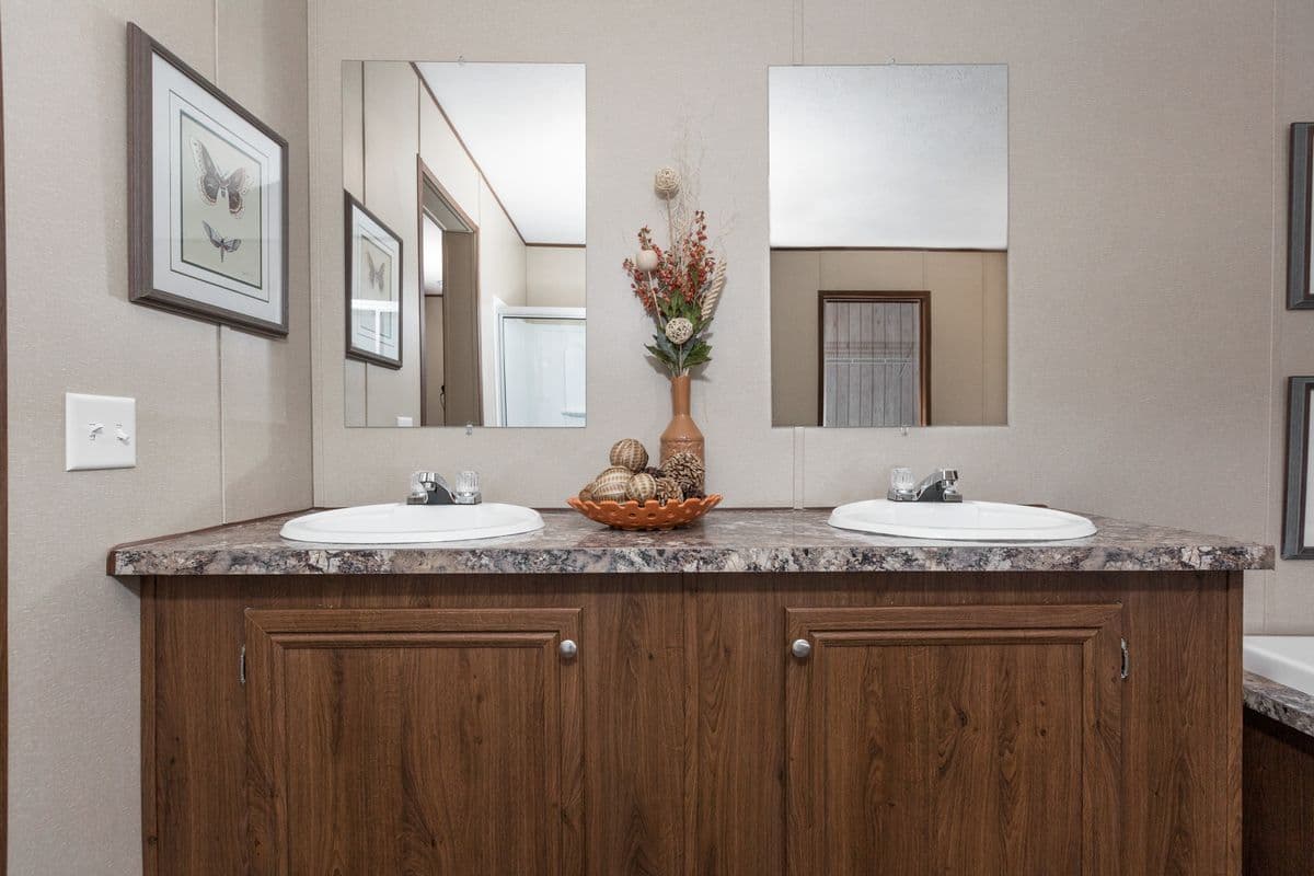 The bayside bathroom home features