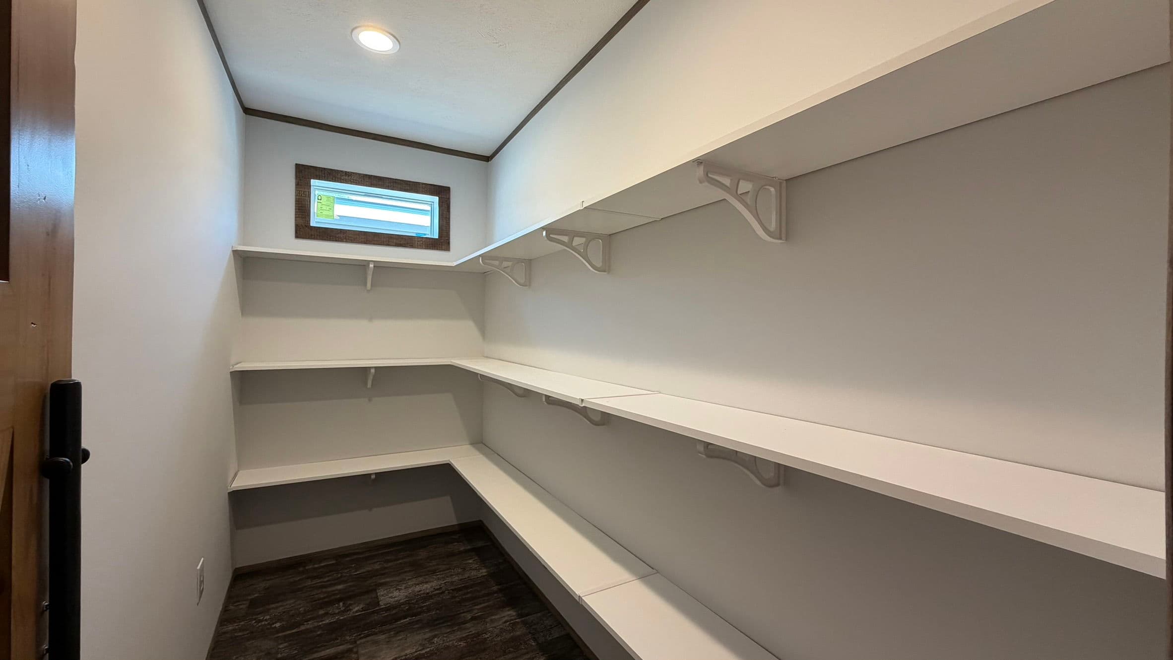 Tyra ii interior home features