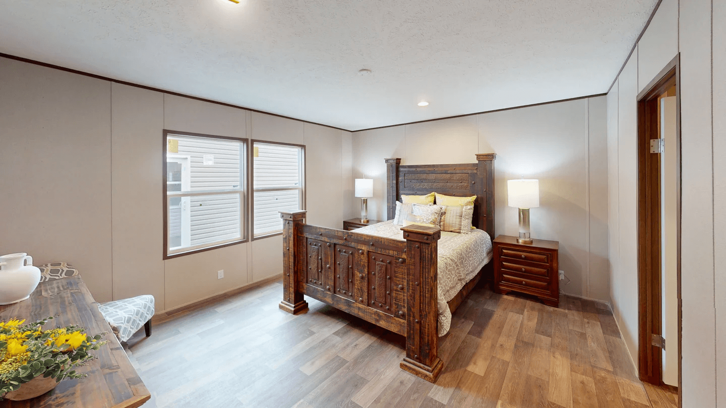 Oak  bedroom home features