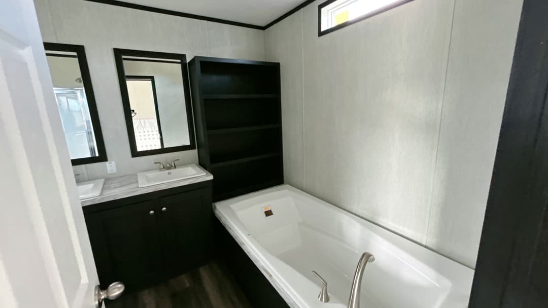 Lodge ii  bathroom home features