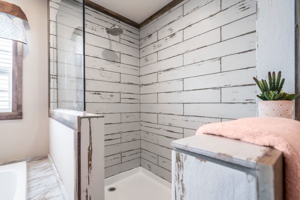 Tyra bathroom home features