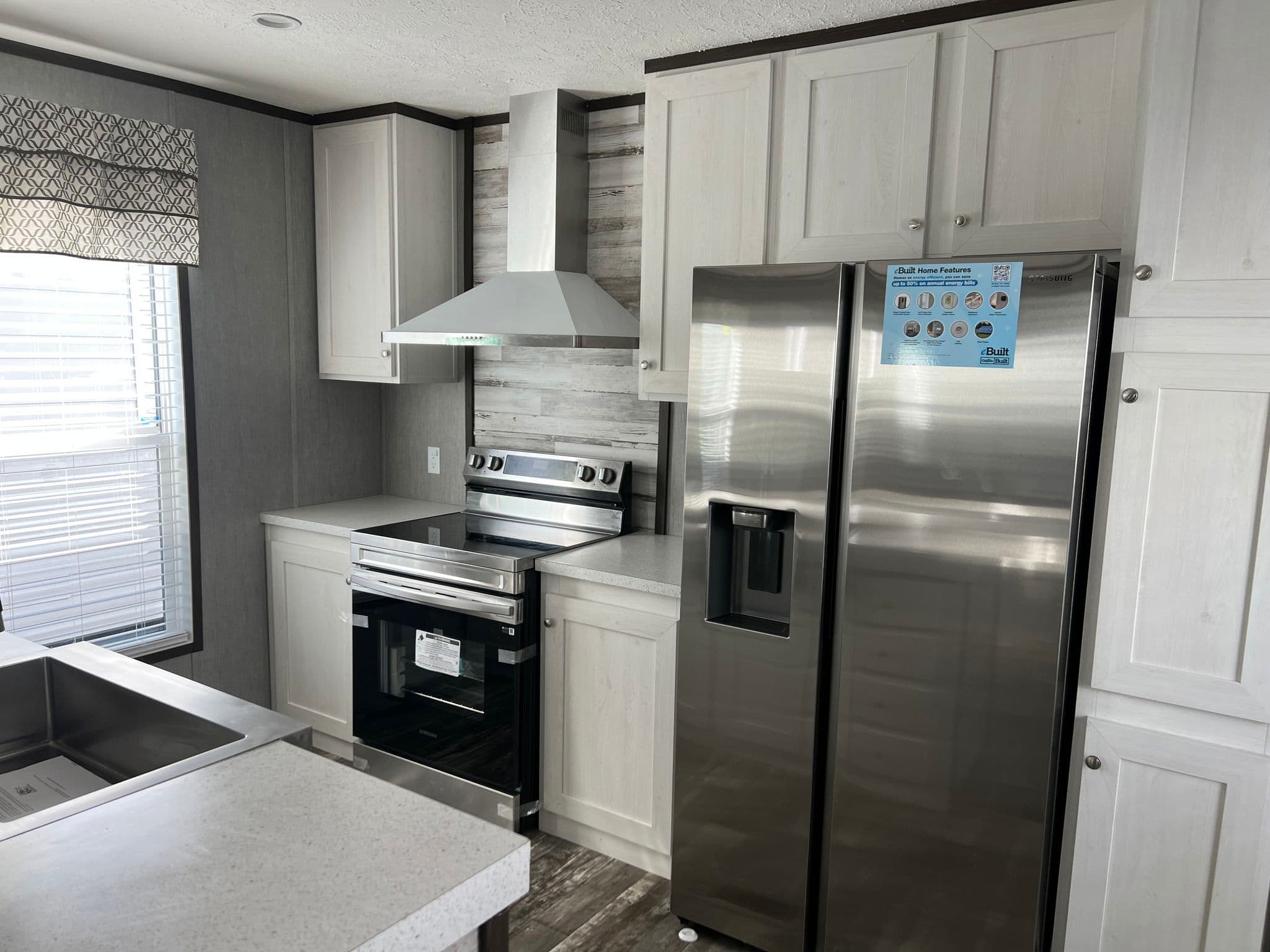 Edge 72 kitchen home features