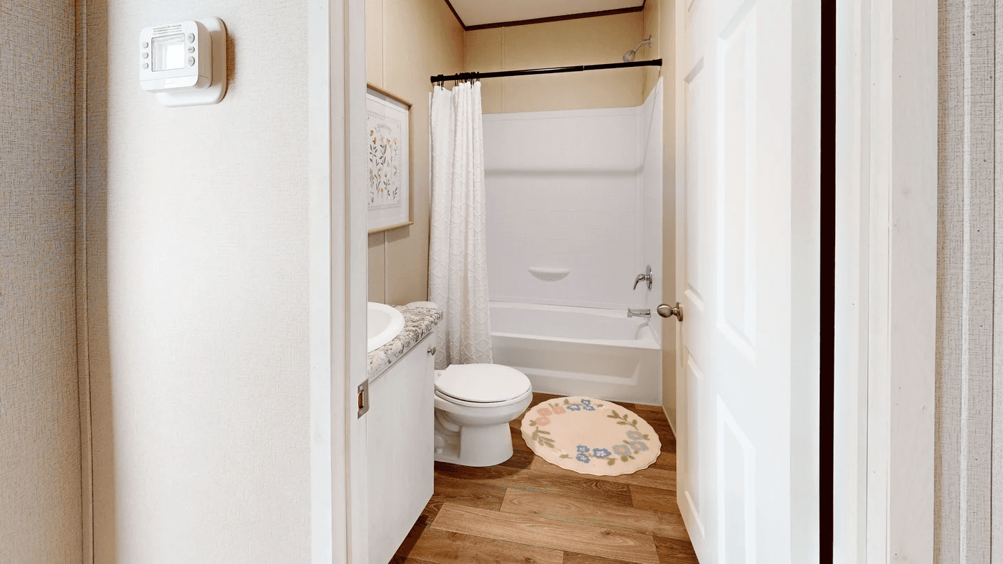 Buttercup (mini) bathroom home features