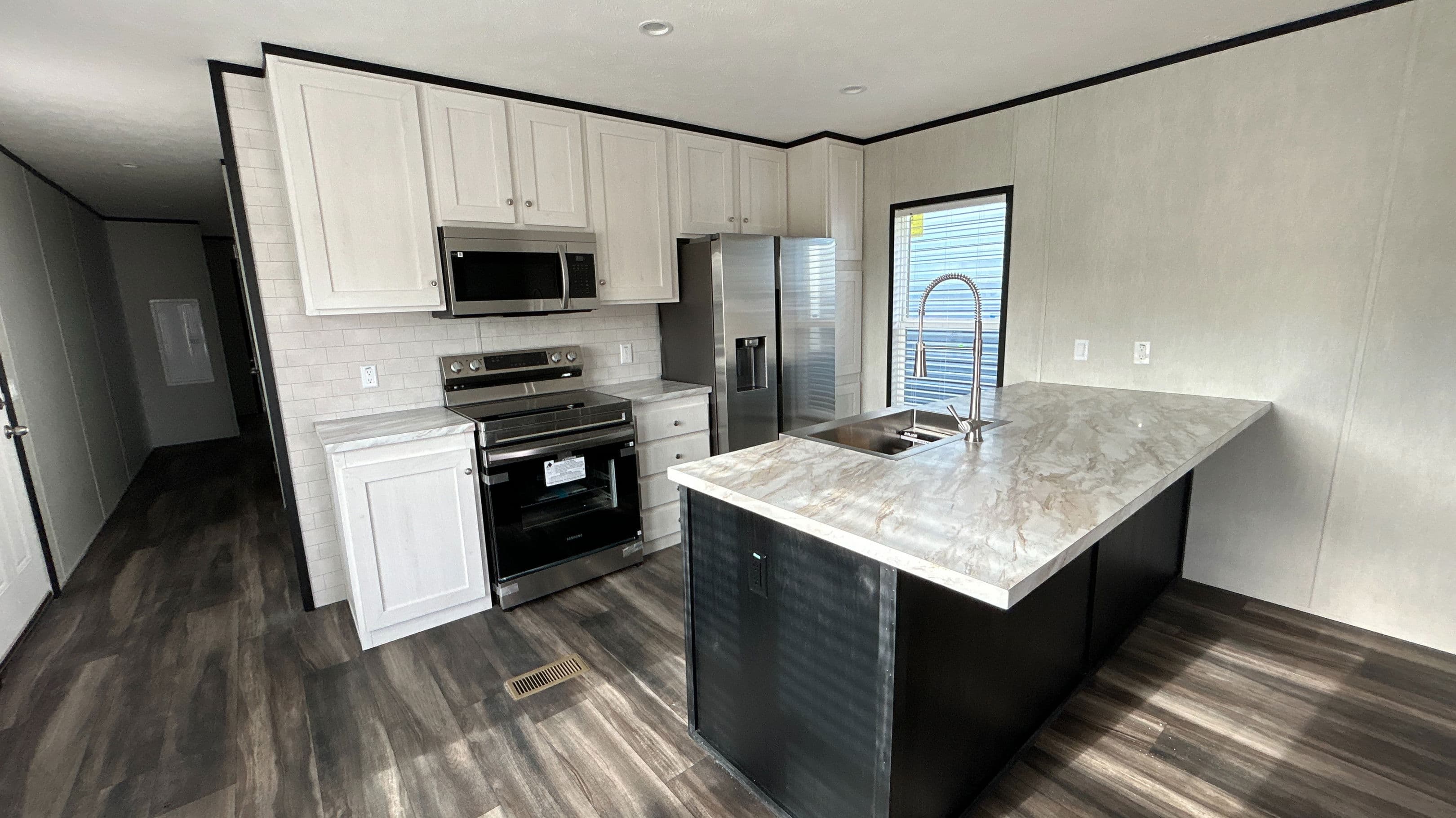 Lodge ii  kitchen home features