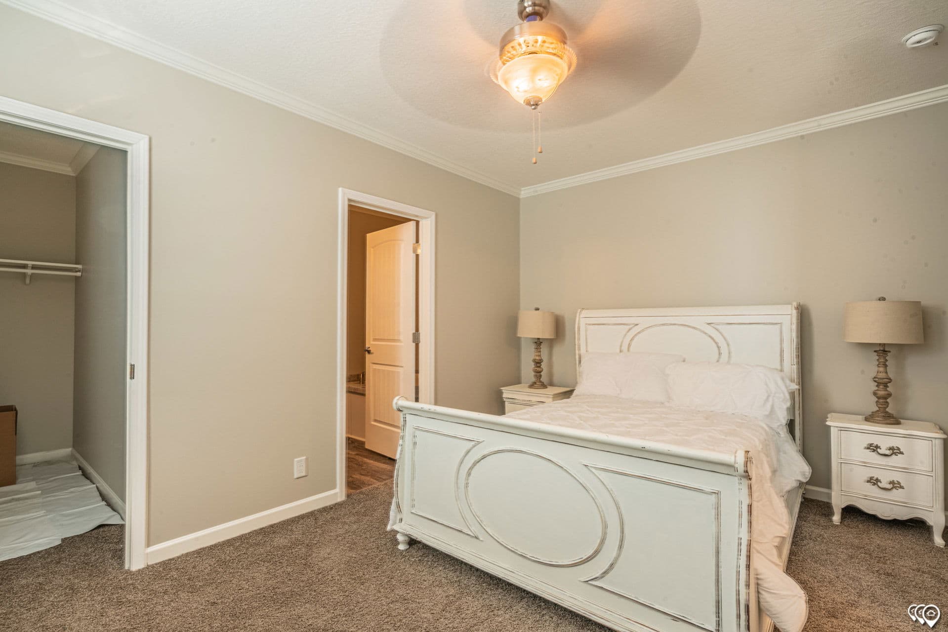 Mei bedroom home features