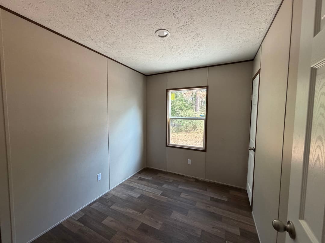 Hickory (wind zone 2) bedroom home features