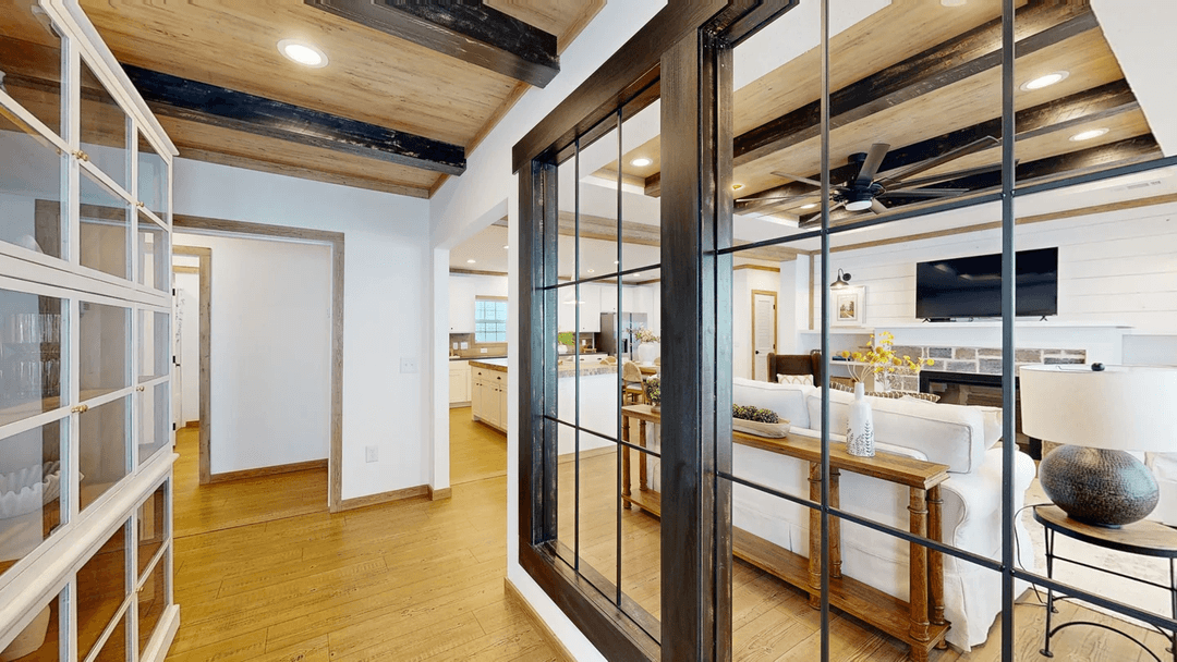 The reed hero and interior home features