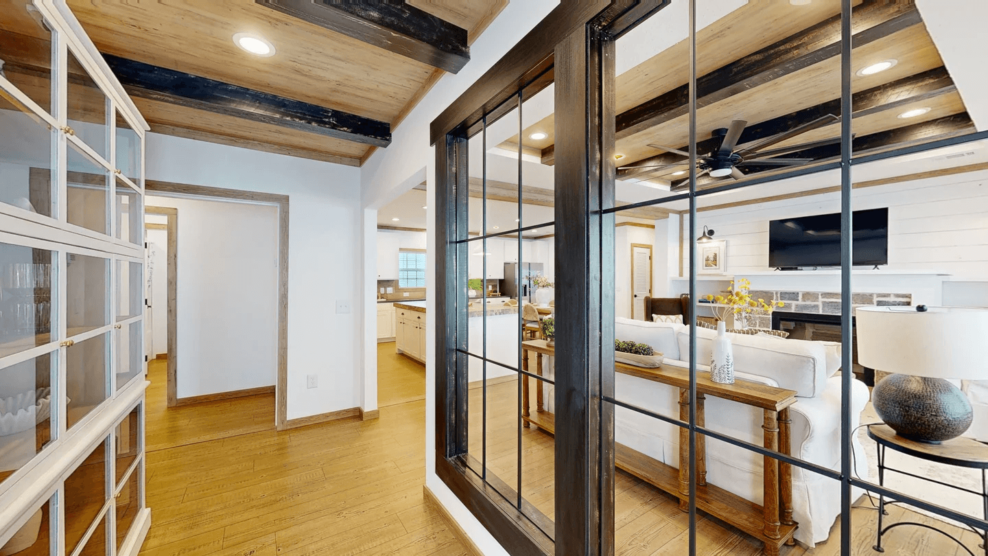 The reed hero and interior home features