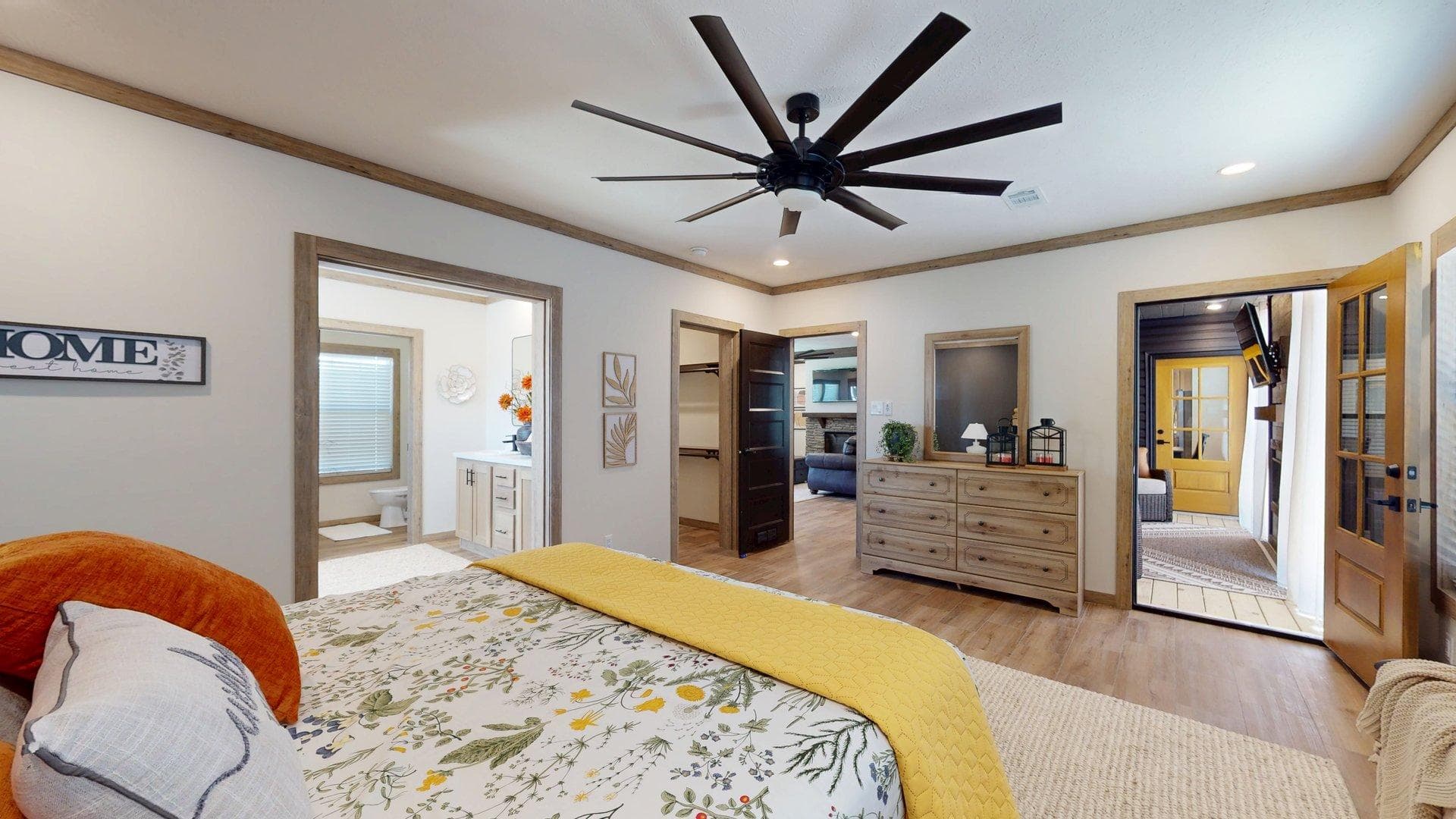 Mountain laurel bedroom home features