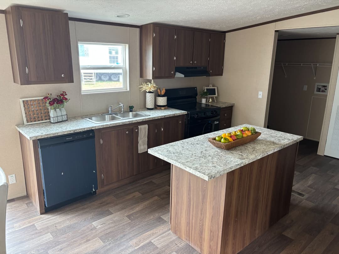 Satisfaction (wind zone 2) kitchen home features