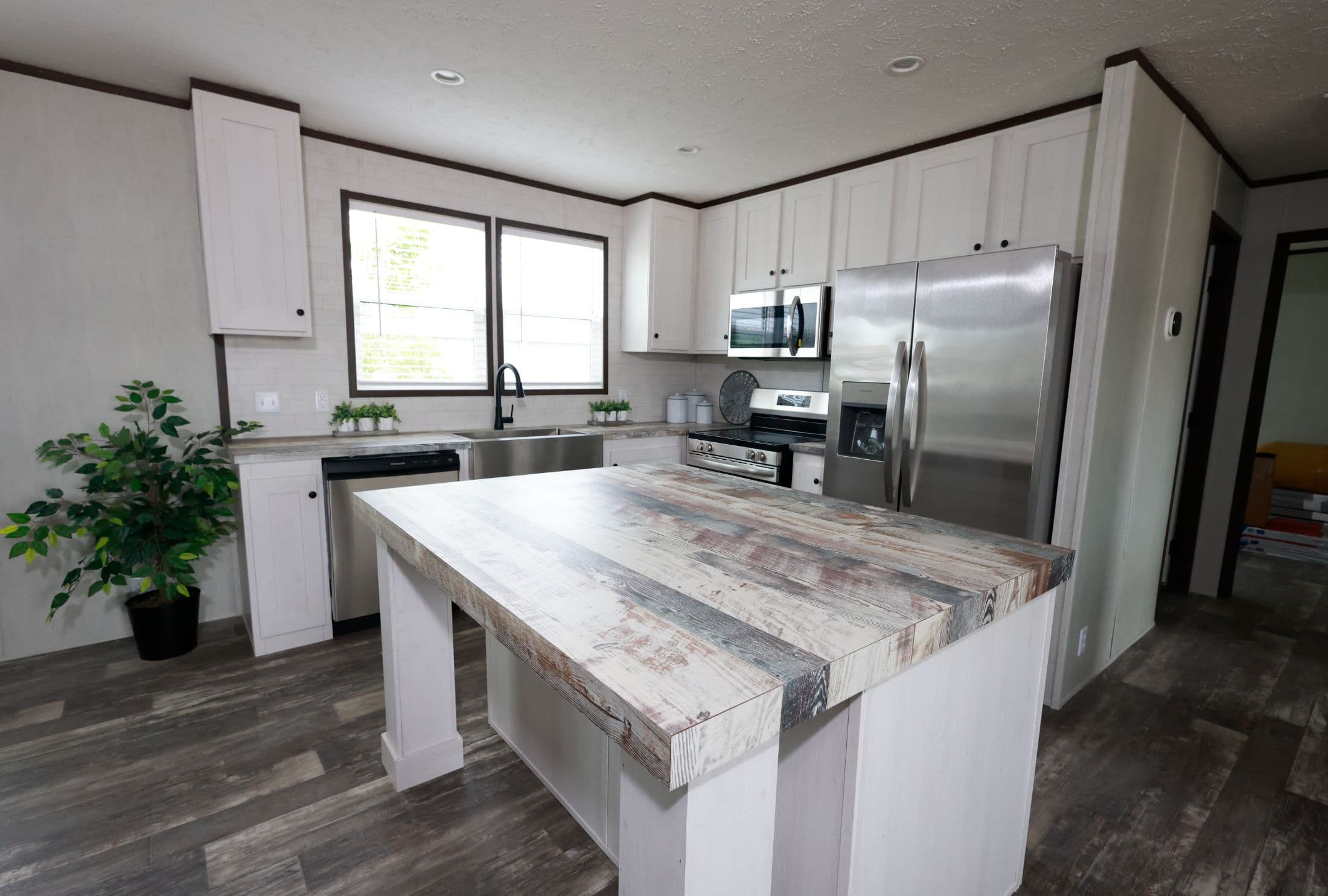 The park place kitchen home features