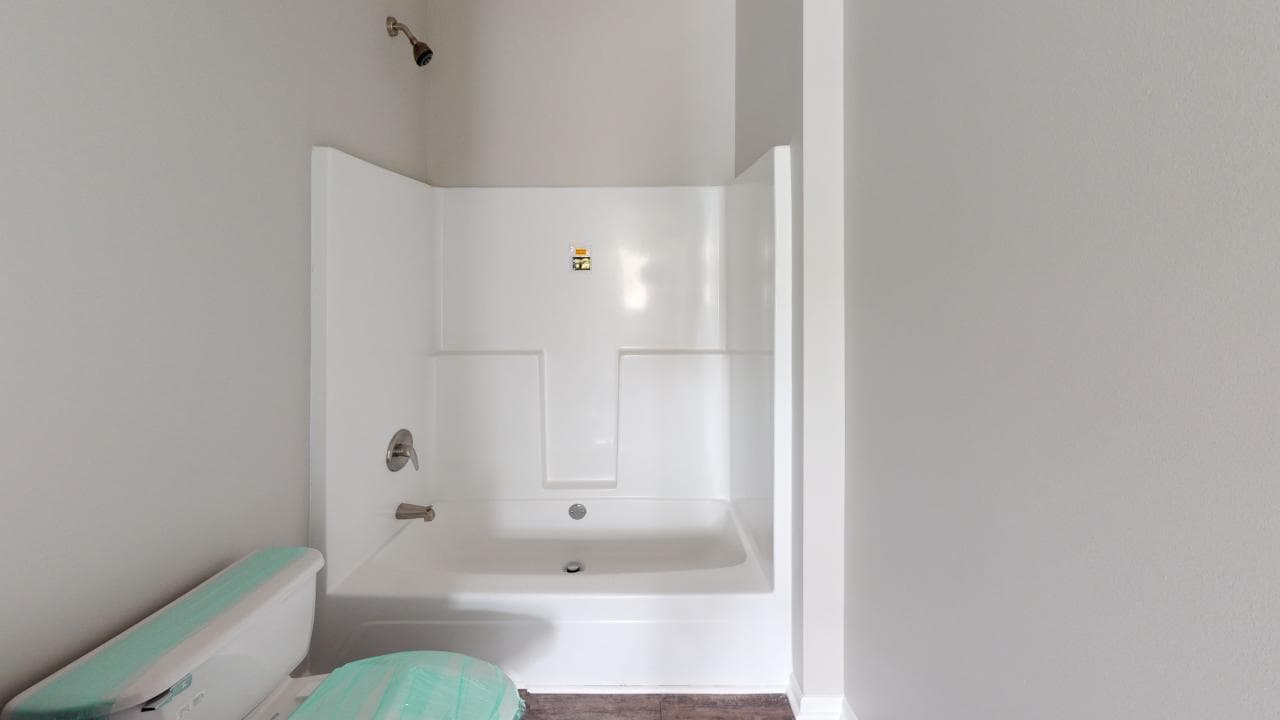 Thompson bathroom home features