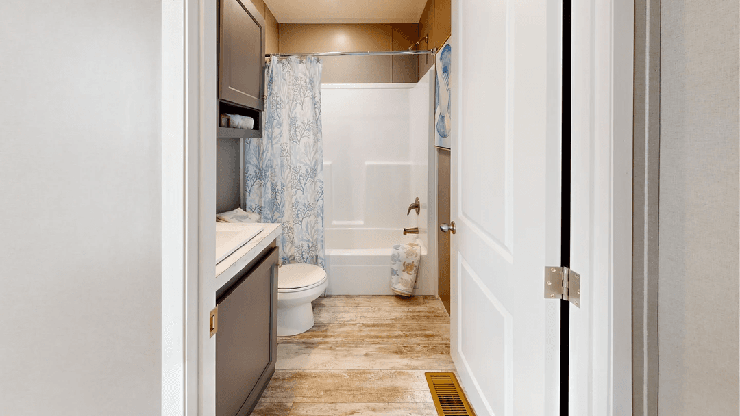 The driftwood bathroom home features
