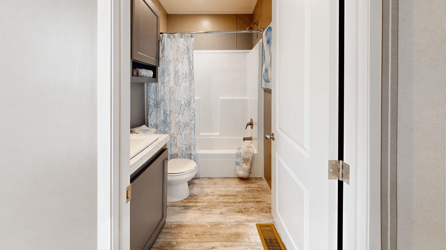 The driftwood bathroom home features