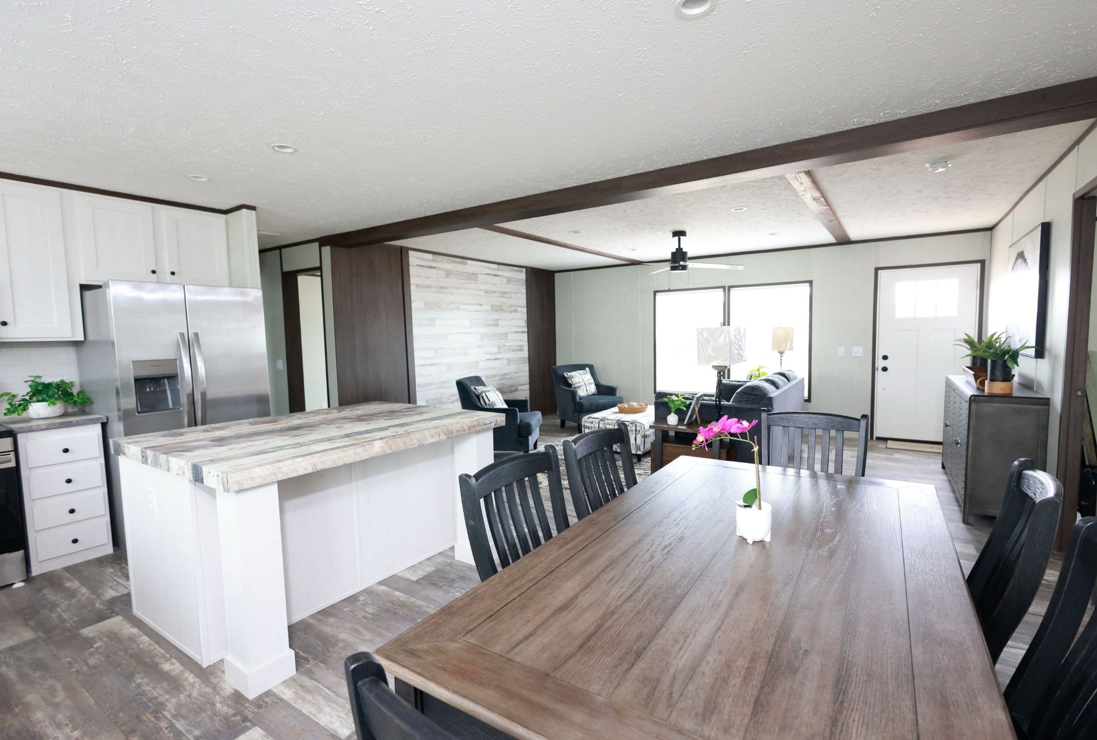 The park place kitchen home features