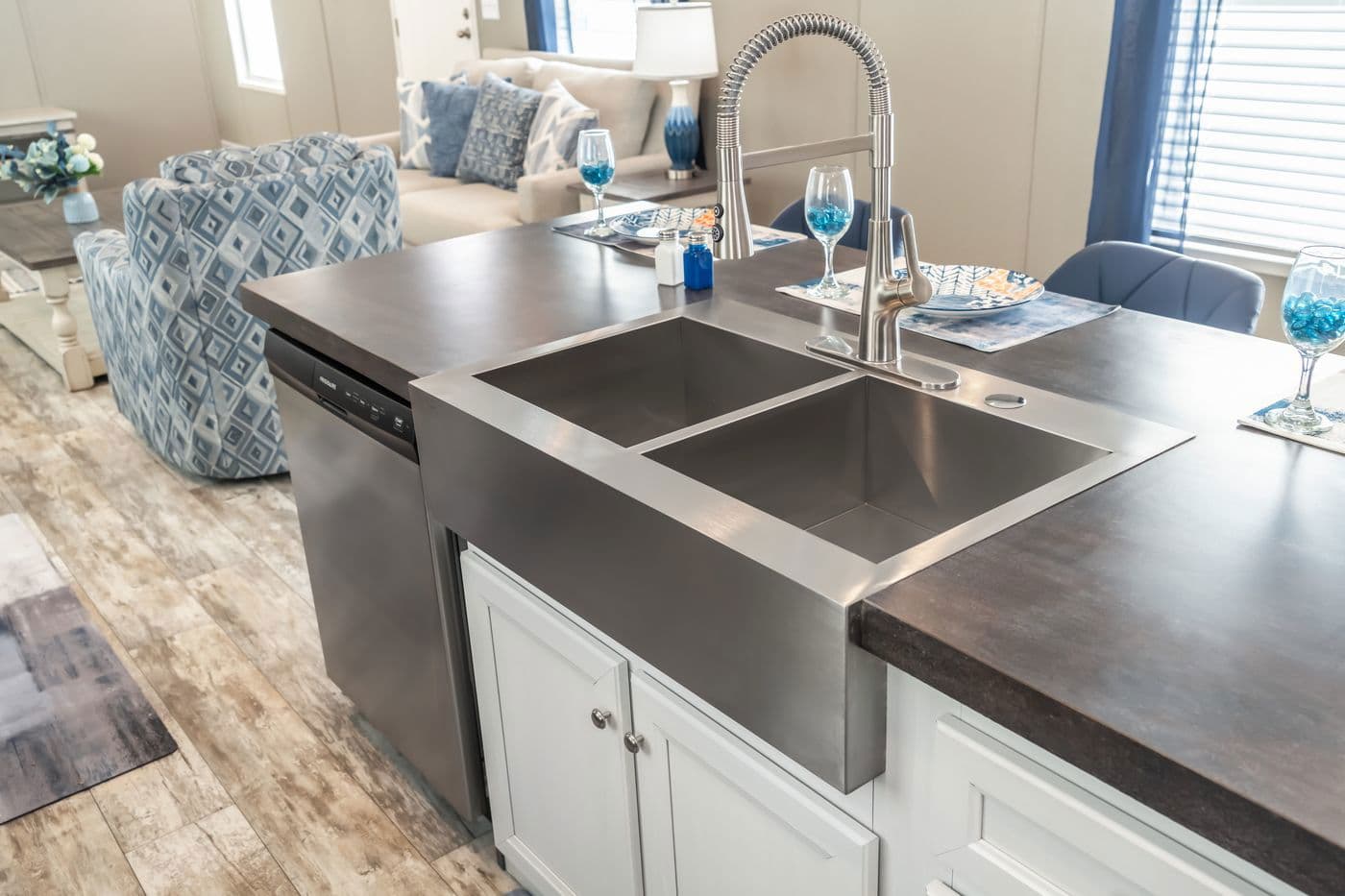 Major kitchen home features