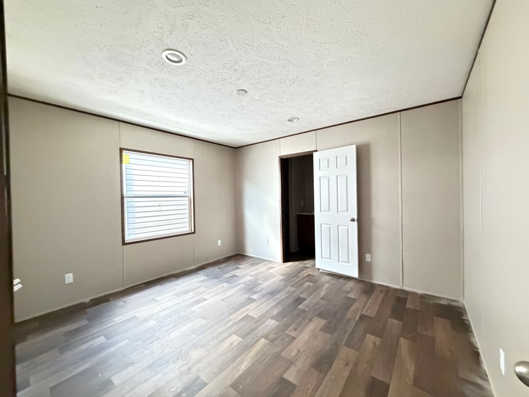 Hickory (wind zone 2) bedroom home features