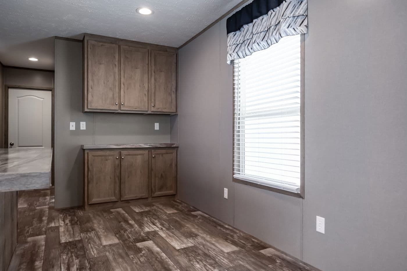 Peyton interior home features