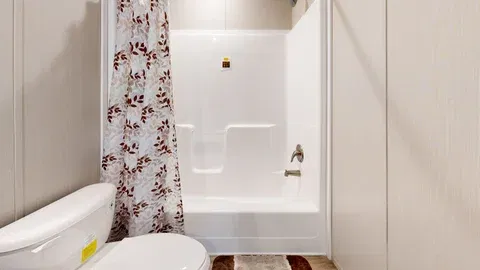 Boone bathroom home features