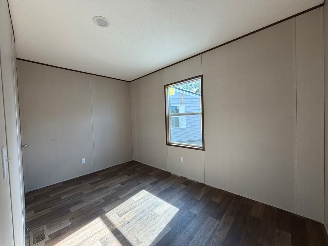 Hickory (wind zone 2) bedroom home features