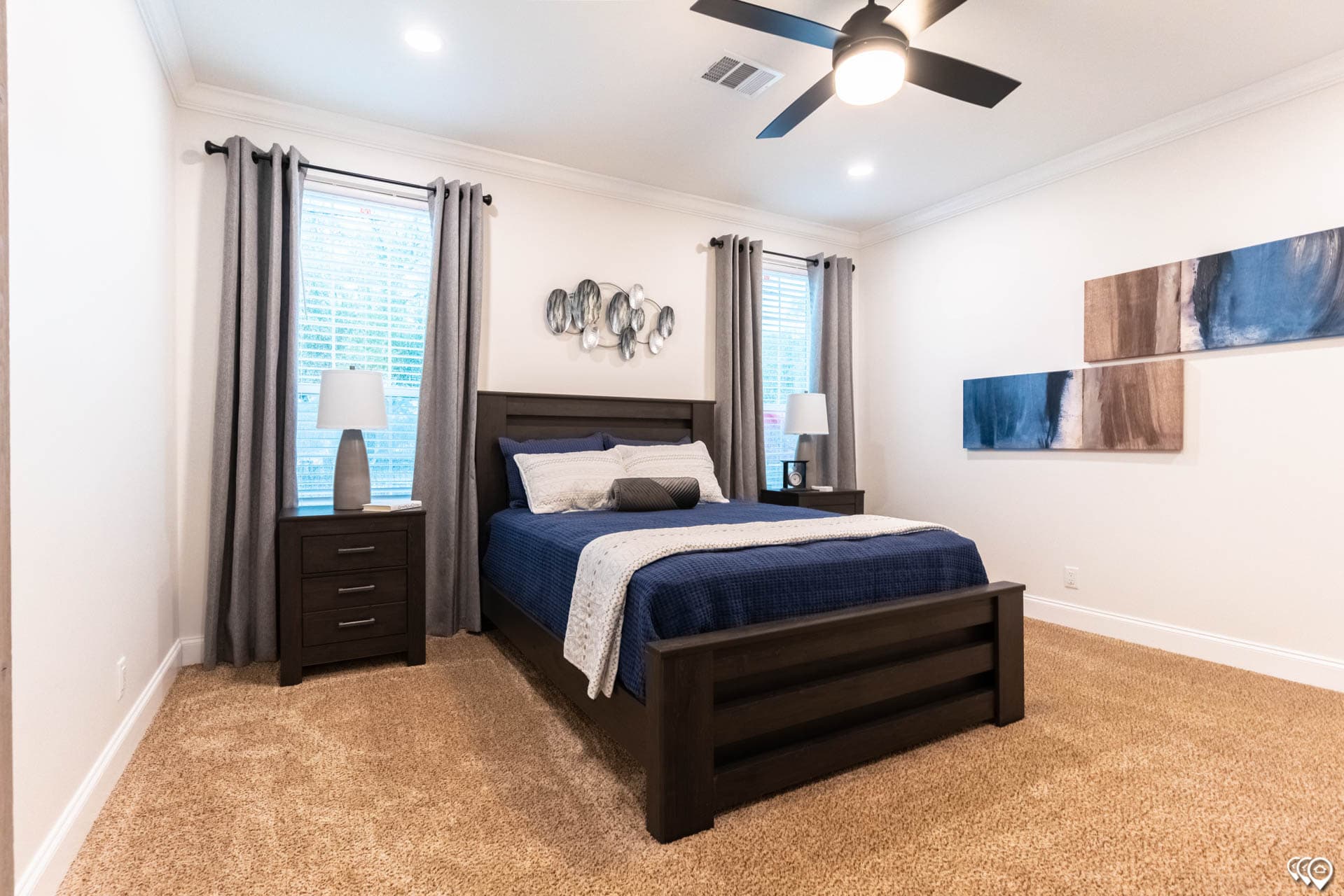 Shoreline  bedroom home features