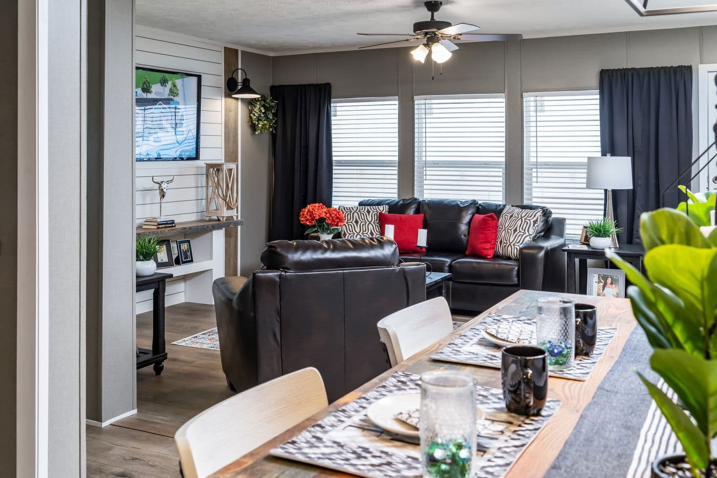 Savannah breeze interior home features