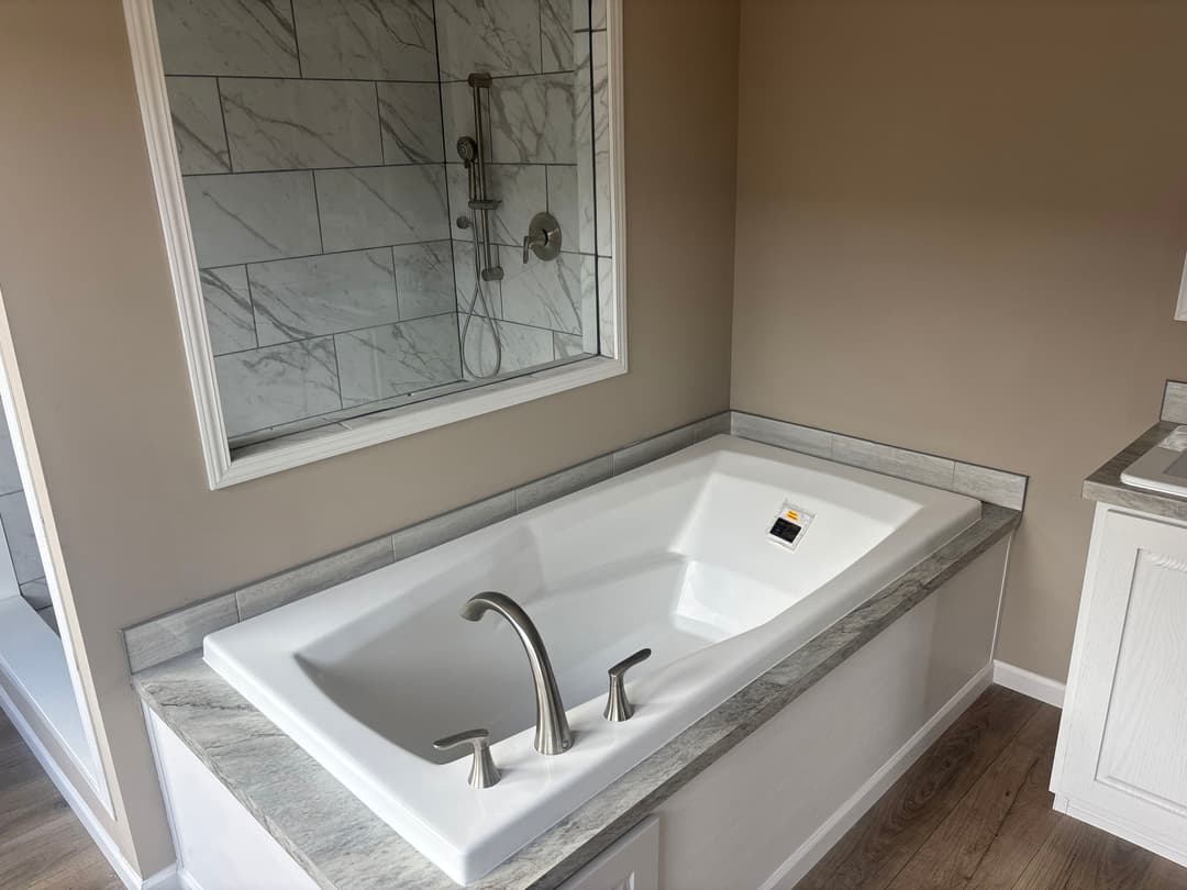 The hexagon bathroom home features